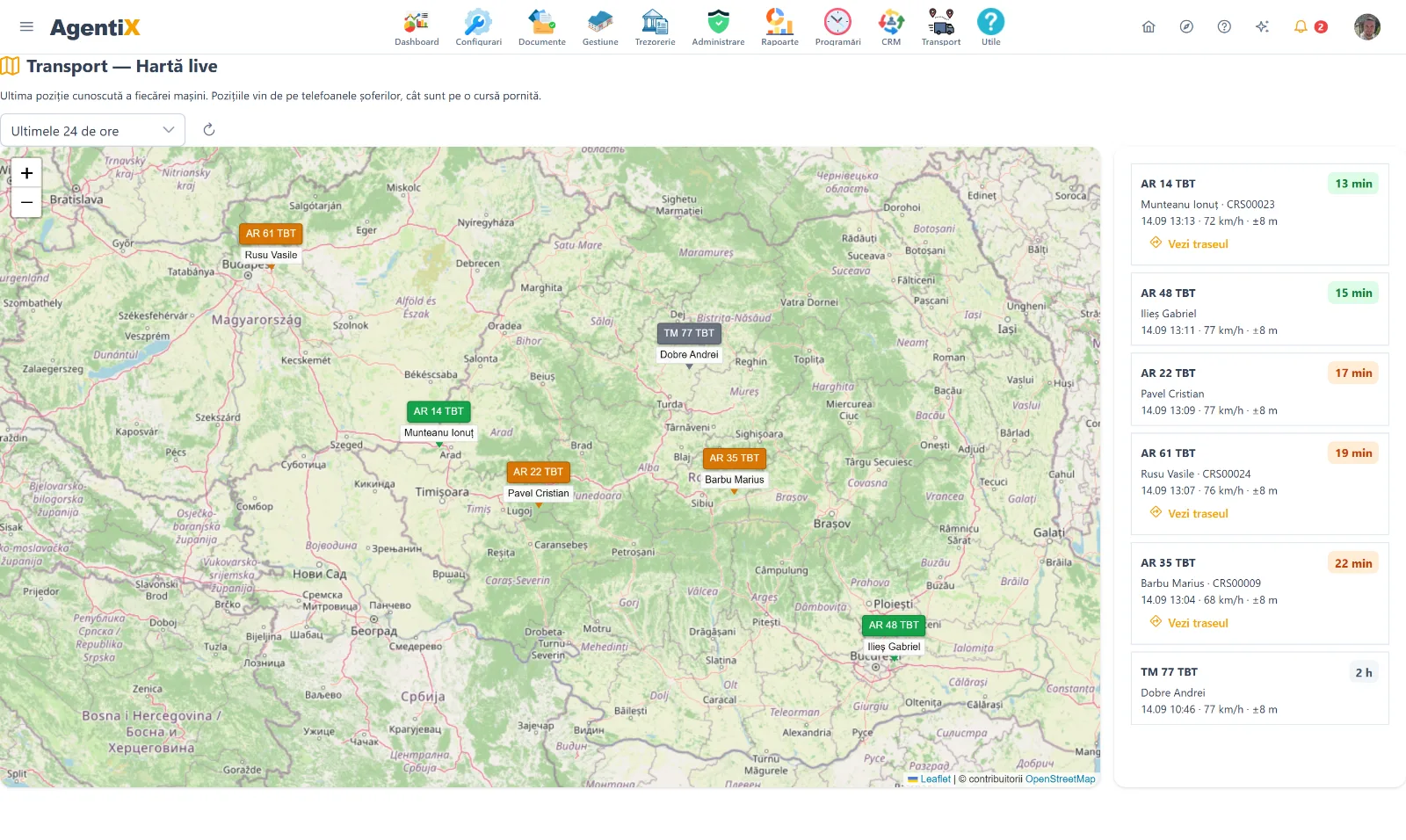 Harta live din AgentiX, cu șase camioane pe drum, șoferul, viteza și vechimea poziției fiecăruia